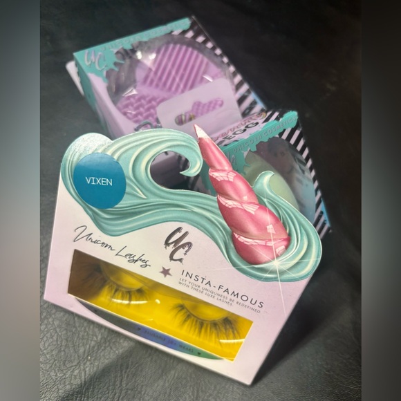 🚨Unicorn Cosmetic Beauty Blender, Brush Cleaner and Eye Lashes Set - Picture 2 of 6